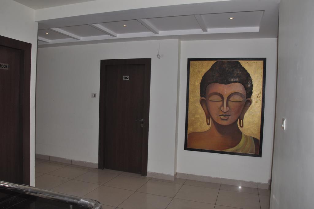 Hotel Surya Халдвані Екстер'єр фото