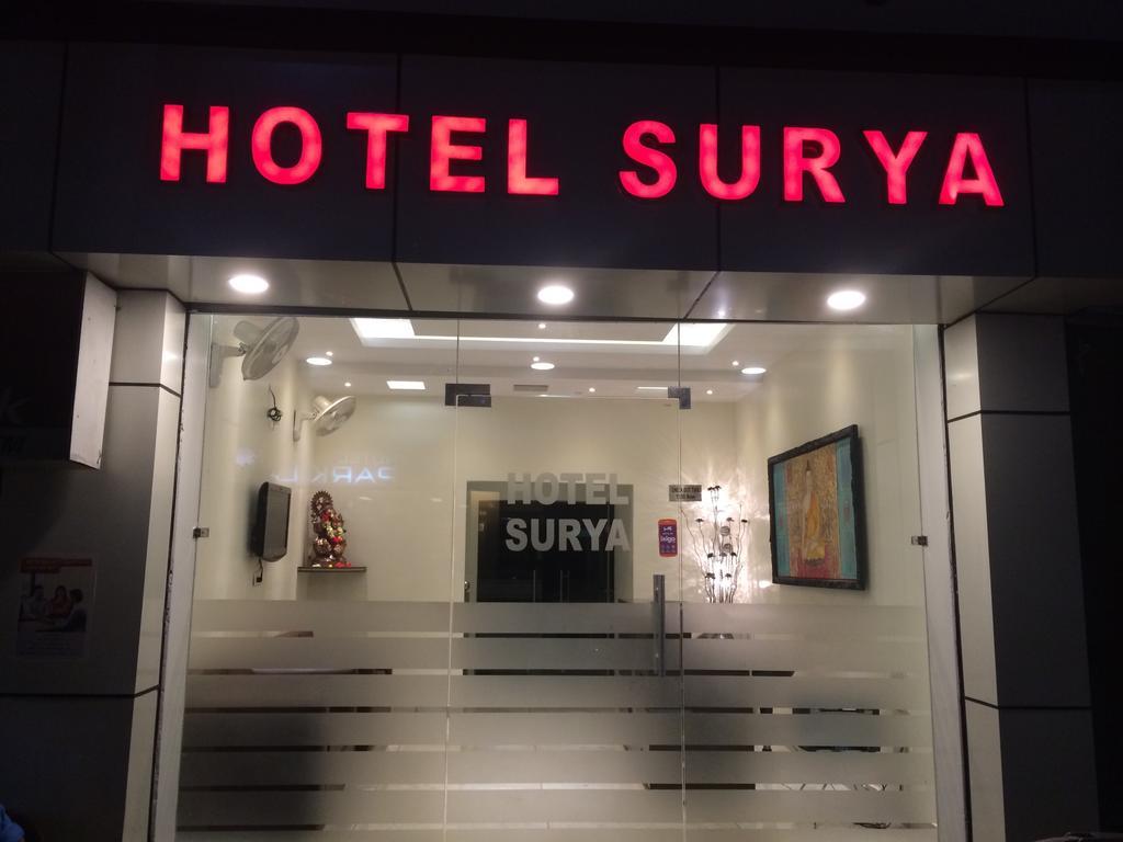 Hotel Surya Халдвані Екстер'єр фото